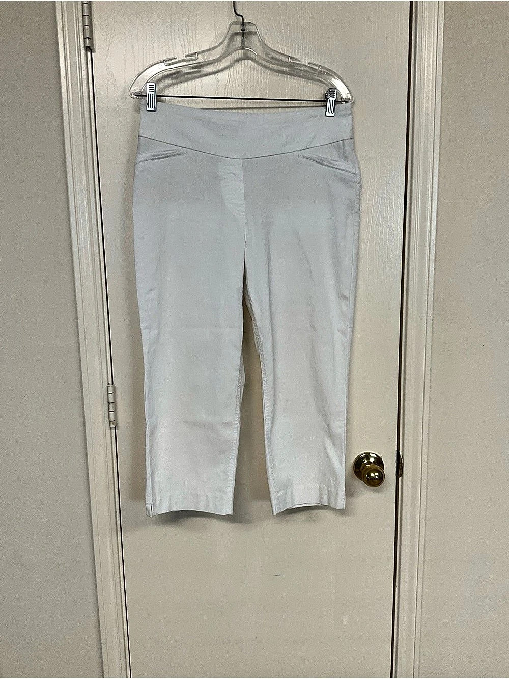 🌺$4.00 must bundle 🌺Westbound Cropped Straight Leg Pants in White